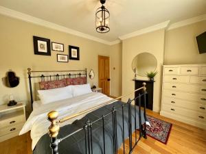 a bedroom with a bed and a chandelier at Mill Cottage, New Refurbished, 2 Bed, Cleethorpes in Cleethorpes