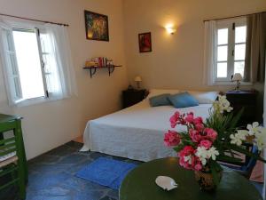 A bed or beds in a room at Katzilieris Country House