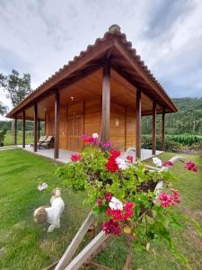 Foto da galeria de Caminhos da Serra do Tabuleiro - Chalé Araucária em São Bonifácio