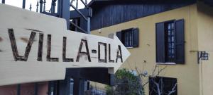 a sign that says villa in front of a building at Villa Ola in Barrea