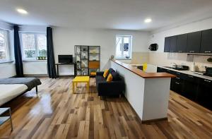a kitchen and a living room with a counter top at PIF Apartments Sadoveanu in Braşov