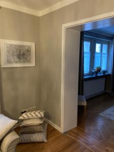 Postel nebo postele na pokoji v ubytování Saarlouis Innenstadt im Grünen
