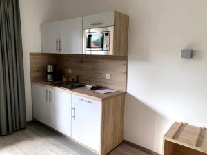 Kuchyň nebo kuchyňský kout v ubytování Hotel Schmidt's Hoern