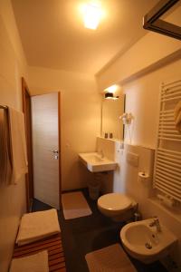 a bathroom with a sink and a toilet at Residence Haus Ragen in Brunico