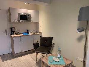 Kuchyň nebo kuchyňský kout v ubytování Hotel Schmidt's Hoern