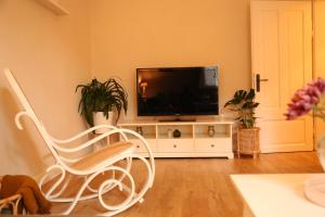 En TV eller et underholdningssystem på Villa Adelinde