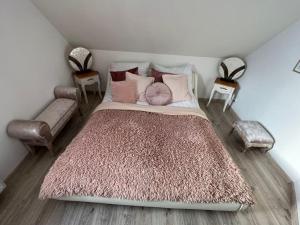 Postel nebo postele na pokoji v ubytování Liwa Garden Krzywa 11