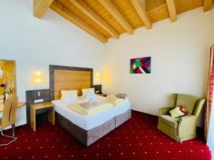 Łóżko lub łóżka w pokoju w obiekcie Wellness- und Familienhotel Egger