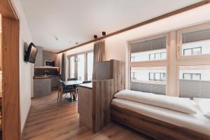 A bed or beds in a room at Alpenheim Apartment Ischgl