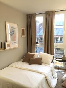 Una cama o camas en una habitación de Joya en Orense Centro