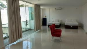 Гостиная зона в Suítes Cabo Frio