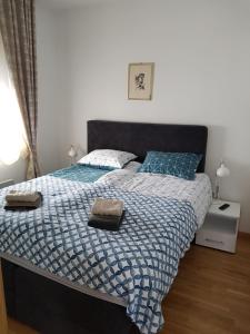 a bedroom with a large bed with two pillows on it at Gaga apartman Zlatibor in Zlatibor