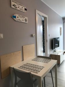 Televízia a/alebo spoločenská miestnosť v ubytovaní Apartament dla aktywnych (z pięknym widokiem)