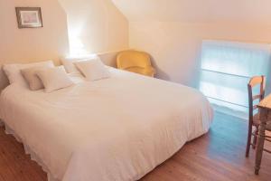 Un pat sau paturi într-o cameră la Le Gîte - Graty