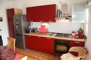 Kuchyňa alebo kuchynka v ubytovaní Apartment ELENA 40 m2 with beautiful wide sea views 3 stars