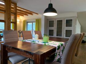 a dining room with a wooden table and chairs at Ferienwohnung Varus in Ostercappeln