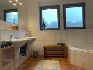 Koupelna v ubytování Ferienwohnung Varus + 26 fotografií