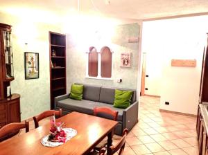 a living room with a couch and a table at Apartment "Casa Maya" in Mezzana