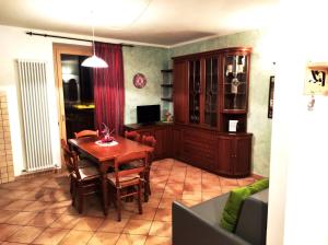 a living room with a table and chairs and a couch at Apartment "Casa Maya" in Mezzana