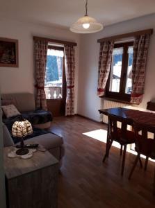a living room with a couch and a table at Cèsa Soracrepa in Canazei