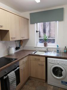 Spacious modern one Bed apartment, town centre with parking