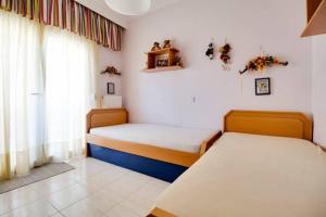 Kép 3 Bedrooms cozy Villa- 150m from the beach! szállásáról Pefkohóriban a galériában