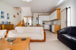 Fotografia z galérie ubytovania 3 Bedrooms cozy Villa- 150m from the beach! v destinácii Pefkohori + 17 fotografií