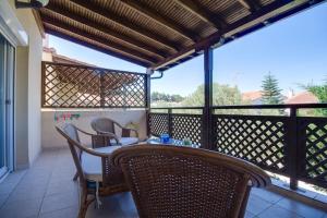 Kép 3 Bedrooms cozy Villa- 150m from the beach! szállásáról Pefkohóriban a galériában
