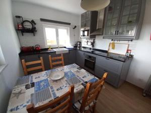 Η κουζίνα ή μικρή κουζίνα στο Casa Pinheirinho