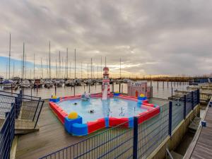 福伦丹Houseboat in Volendam near Fort Edam的相册照片