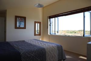 Postel nebo postele na pokoji v ubytování Idyllic ocean front beach house - Waikawa Beach