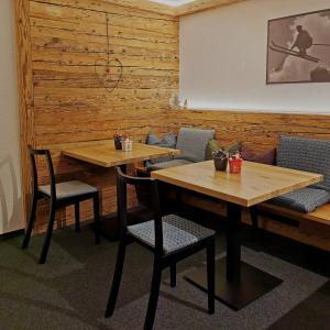 Posedenie v ubytovaní Gasthof-Pension Wulfenia