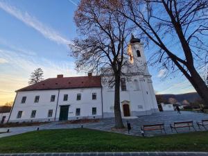Budova, v ktorej sa dovolenkový dom nachádza