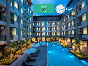 een afbeelding van een hotel met zwembad bij The Crystal Hotel Buriram - formerly X2 Vibe Buriram in Buriram