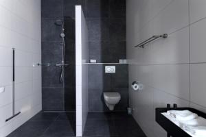 Koupelna v ubytování Bonkert Buiten + 24 fotografií