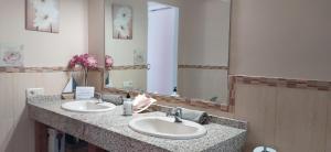 Koupelna v ubytování Avenida de León Pareado /Adosado + 36 fotografií