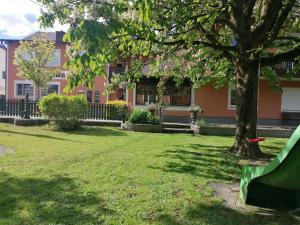 Gasthof Thünauer外面的花园