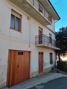 Το κτήριο όπου στεγάζεται  το διαμέρισμα