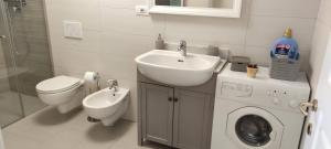 San Giacomo home tesisinde bir banyo
