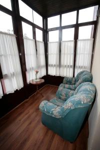 a living room with a blue couch and windows at Casa Josefita in Villamayor