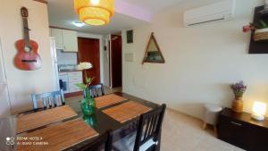 A kitchen or kitchenette at LA PITA- Terraza con vistas al mar & parking, a 1 min de la playa