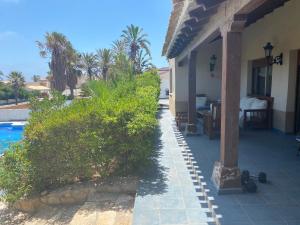 Bazén v ubytování Chalet 5 dormitorios con piscina y jardín nebo v jeho okolí