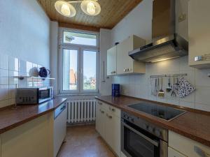a kitchen with a sink and a microwave and a window at Oase am See in Waren