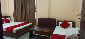 Ein Bett oder Betten in einem Zimmer der Unterkunft Hotel Royal Chautari, Butwal