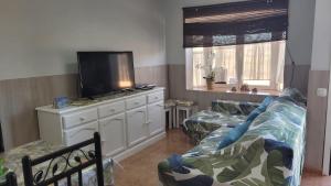 a living room with a couch and a flat screen tv at Paulalucía in Costa de Antigua