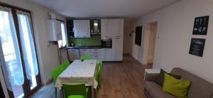 Kuchyňa alebo kuchynka v ubytovaní Casa Ester + 24 fotografií