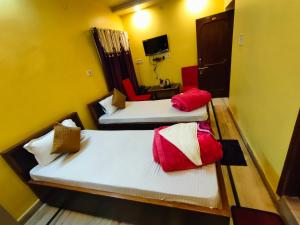 Postel nebo postele na pokoji v ubytování HOTEL SAKET PALACE