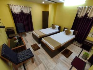 Postel nebo postele na pokoji v ubytování HOTEL SAKET PALACE + 8 fotografií