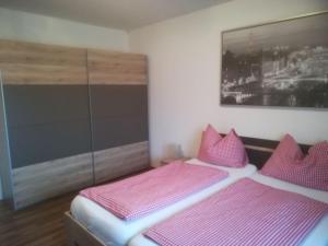 Łóżko lub łóżka w pokoju w obiekcie Zentral gelegene, sehr ruhige und helle Wohnung