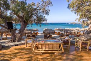 A restaurant or other place to eat at Porto Koundouros Beach and Villas
